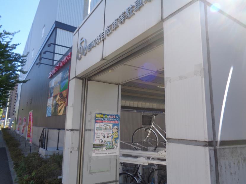 卸町駅前駐輪場でのポスター掲出