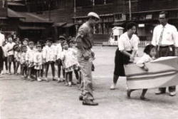 幼稚園の運動会の様子の写真