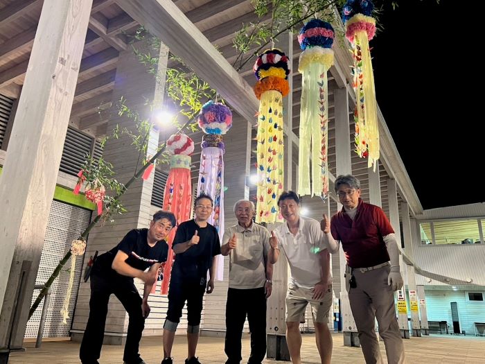 設置後記念撮影西門