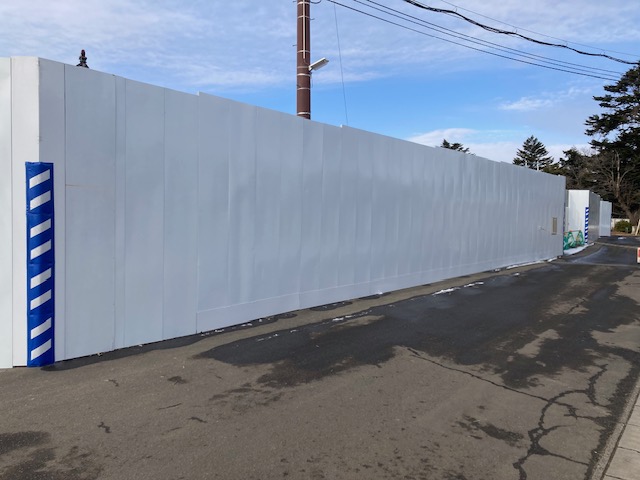 仮囲いにお絵かきしよう