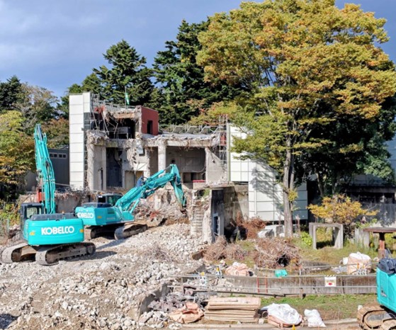 解体が始まった旧爬虫類館