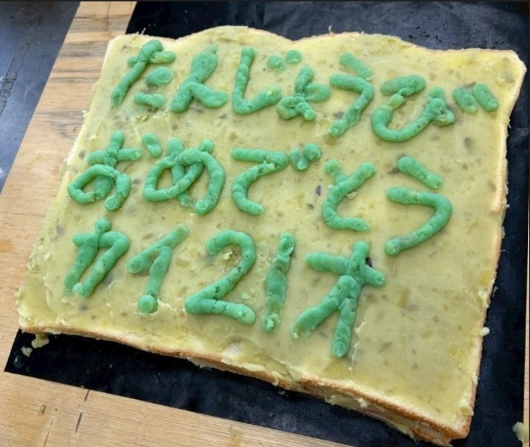 試作2回目のケーキ大きさはそのまま厚さは半分