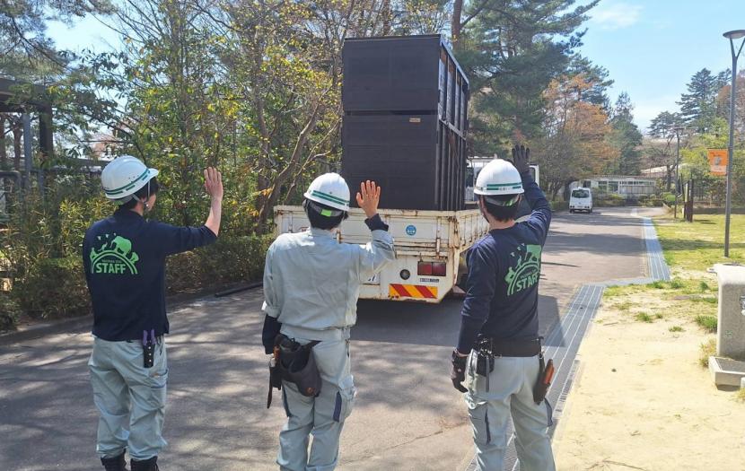 輸送される「カリン」